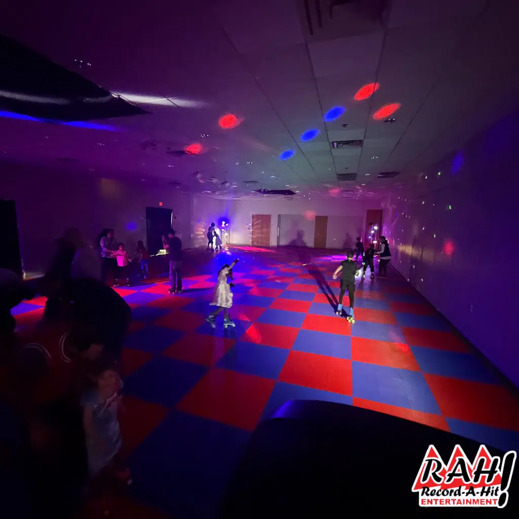 Trailer Roller Rink Roller Skating Rink – Portable | Record-A-Hit Entertainment
