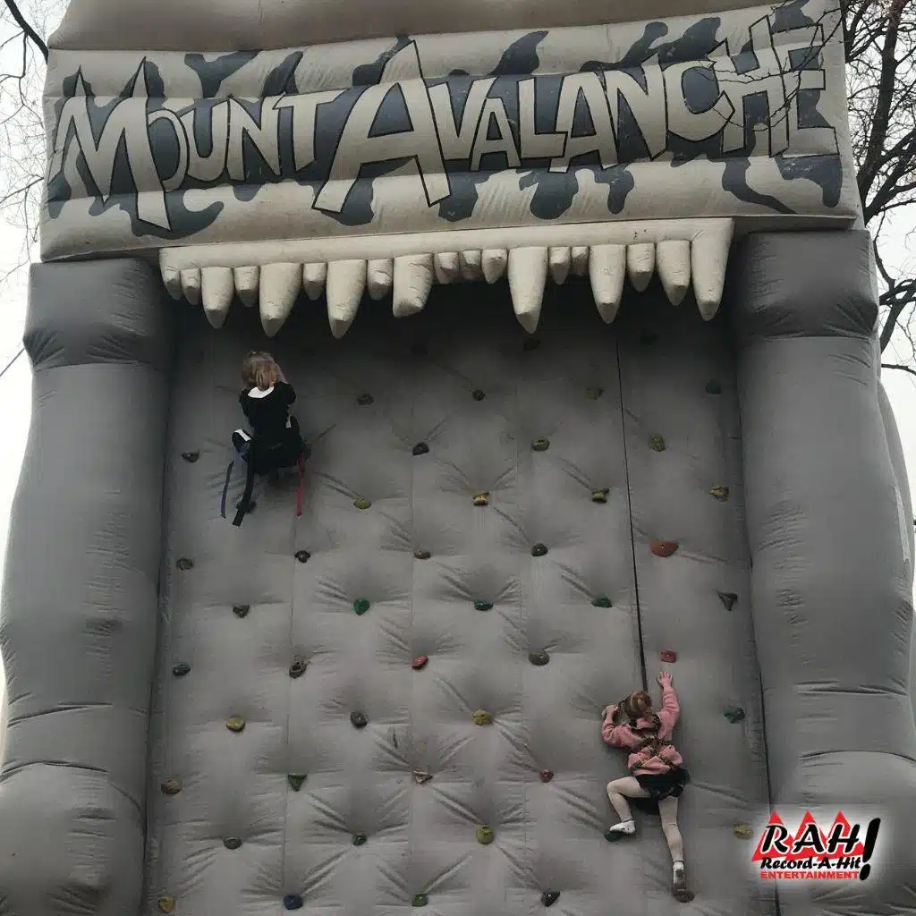 inflatable climbing wall 01